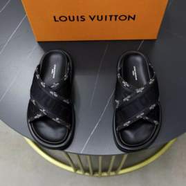 Picture of Louis Vuitton Slippers _SKULVsz36-4138-46hnh05051206